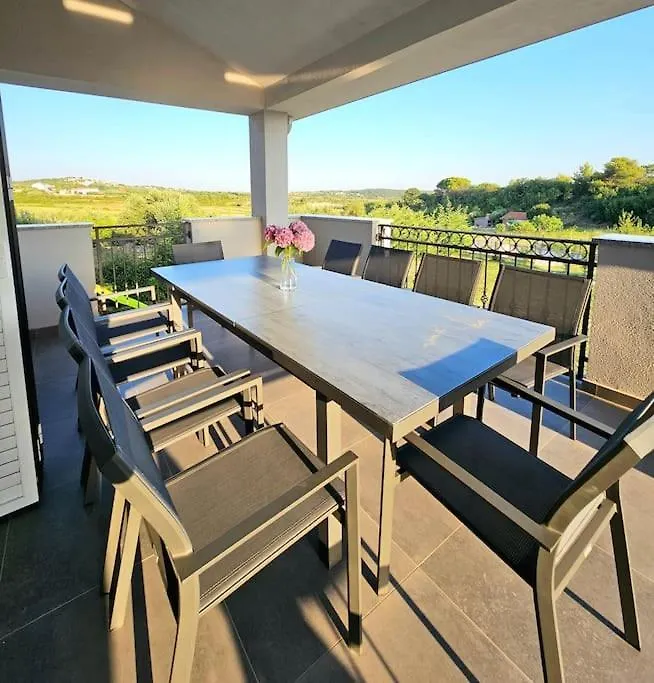 Holiday Home Gidas - Hot Tub, Gym, Playground Radovin