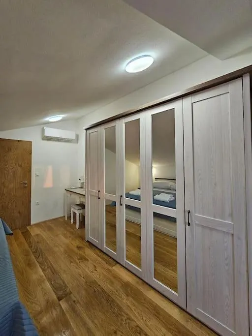 Holiday Home Gidas - Hot Tub, Gym, Playground Radovin 0*,