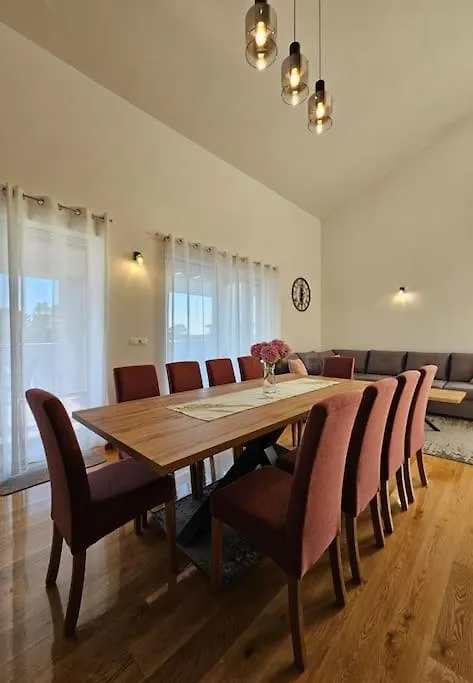 Holiday Home Gidas - Hot Tub, Gym, Playground Radovin