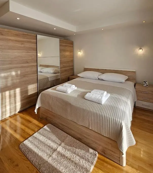 Holiday Home Gidas - Hot Tub, Gym, Playground Radovin